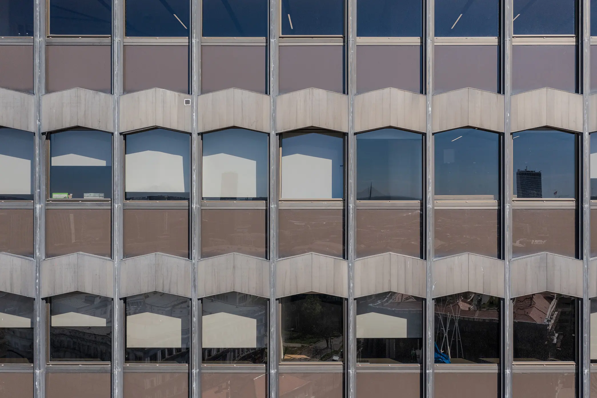 Rekonstruktion einer Ikone der modernen Architektur: Vom Archivprojekt zum zeitgenössischen Bürogebäude